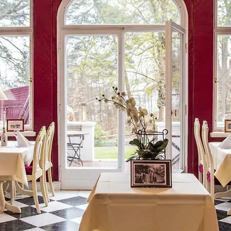 Hotel Weißes Schloß 3*